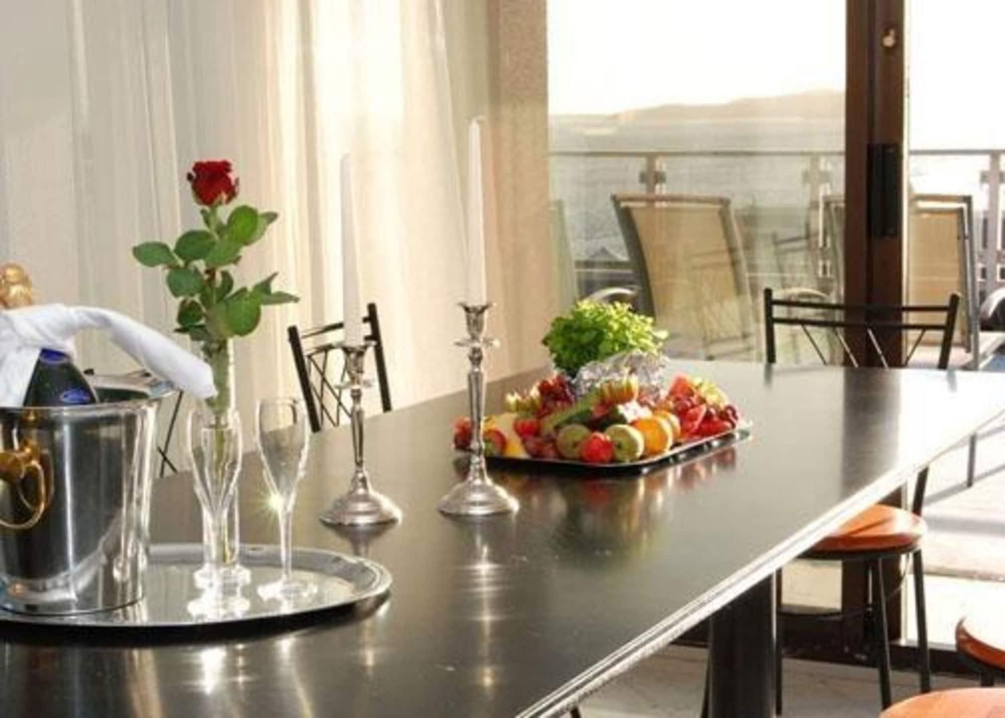 Quality Hotel Grand Larvik Esterno foto
